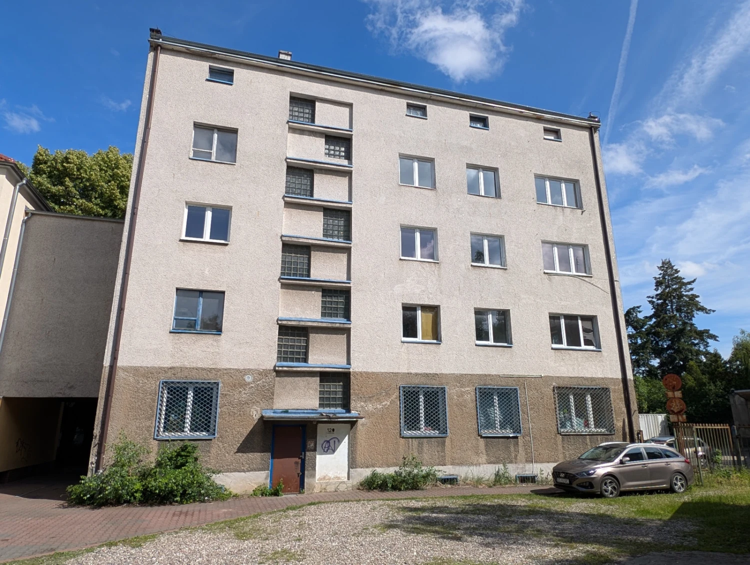 Obecny budynek — widok od ulicy